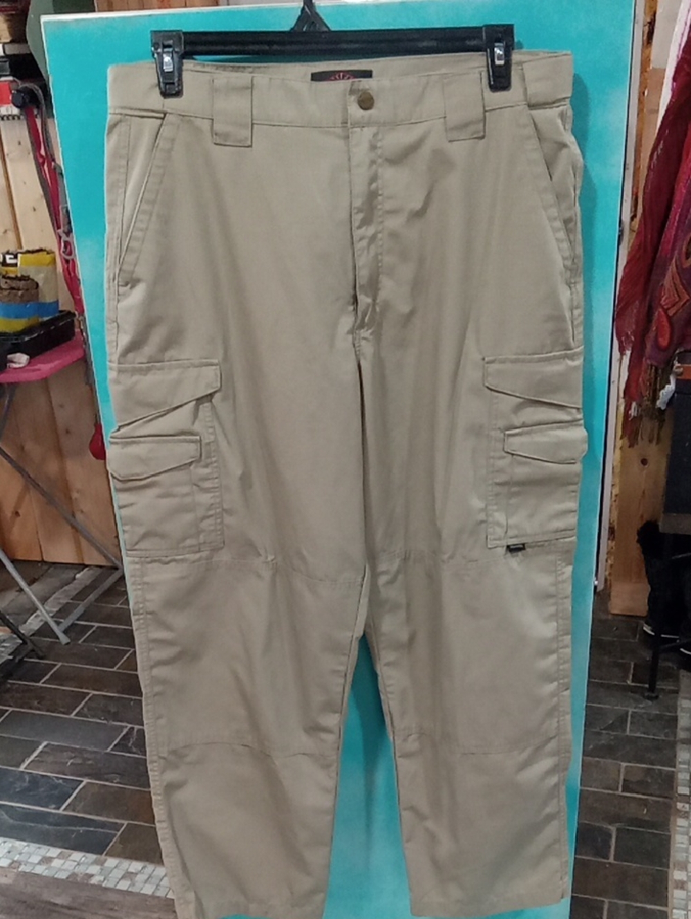 (80) Men's Khaki Cargo Pants - Classic Utility Style